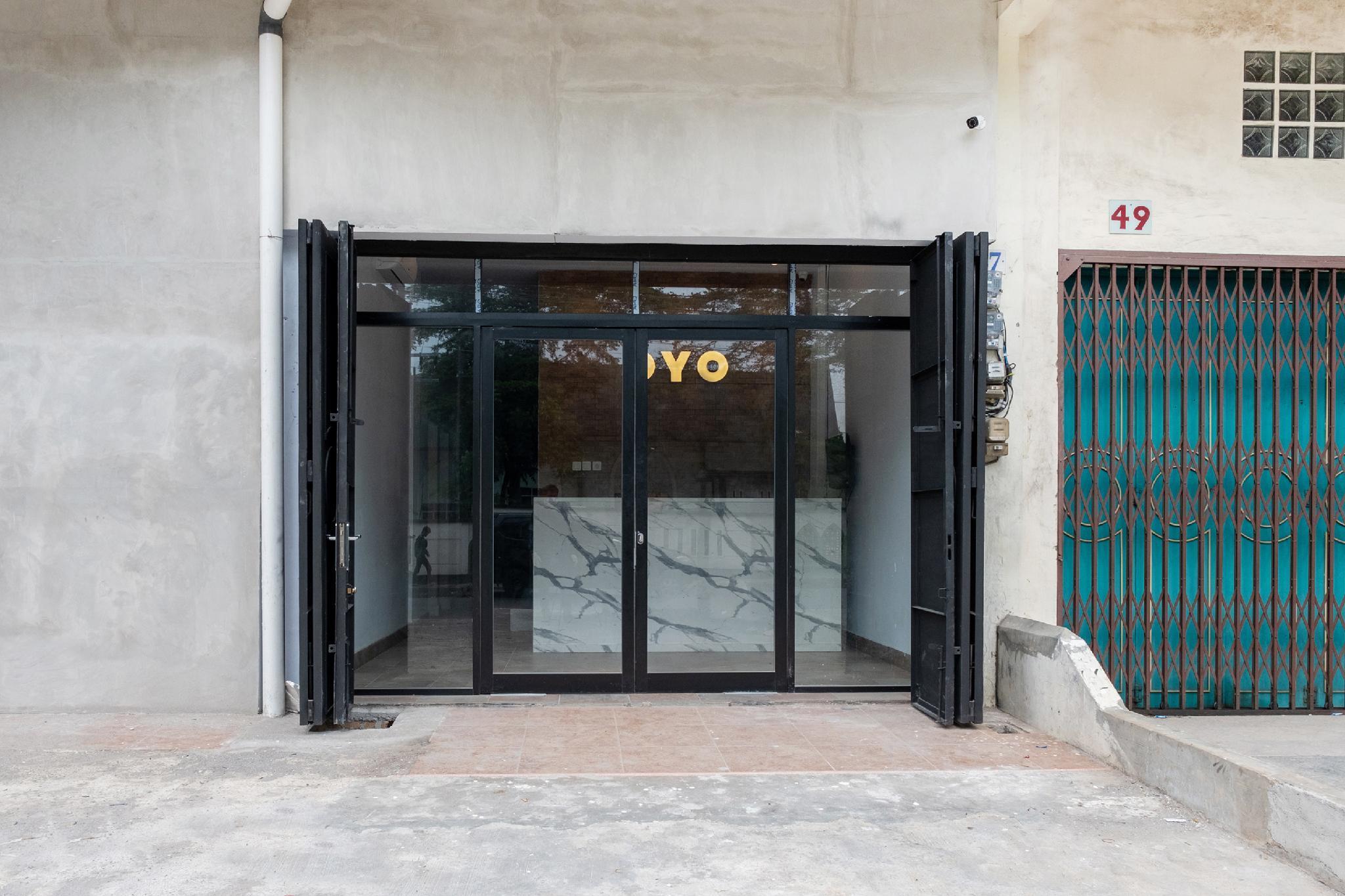 Super Oyo 3150 Theodore Homestay Medan Exterior foto